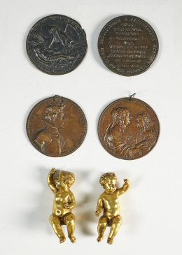 613.  Pareja de angelitos en bronce dorado al mercurio, Italia S. XVII.