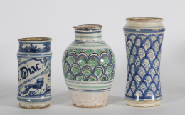 431.  Orza de cerámica esmaltada en azul de cobalto y verde “serie escamas”.Muel, Teruel, S. XVII..