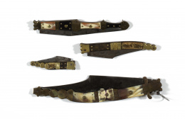 1221.  Lote de cuatro navajas de hueso y metal, de diferentes procedencias, Toledo, Madrid y Zaragoza.S. XIX.