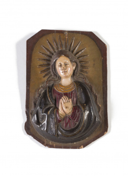 777.  “Virgen”Tallada en medio relieve en madera policromada.Trabajo español, S, XVII - XVIII.
