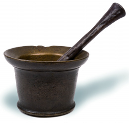 1016.  Crisol de bronce con majadera.Trabajo español, S. XVII.