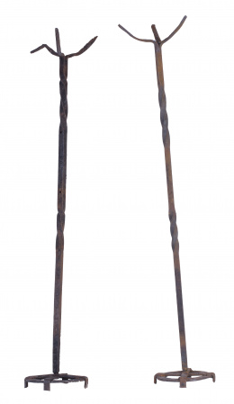 784.  Pareja de hacheros de hierro.