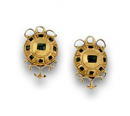 3.  Pendientes botón esmeraldas s.XVIII en oro de 18K.