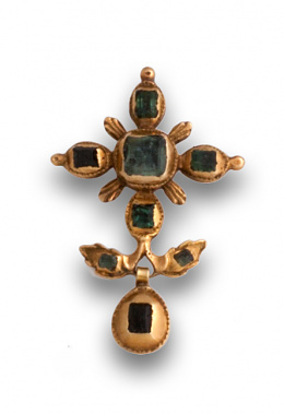 3.  Cruz colgante de esmeraldas s.XVIII con dos hojas y perilla inferior.