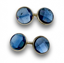 562.  Gemelos Krementz dobles años 40 con vidrios azules facetados en metal dorado.