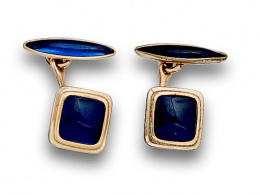 564.  Gemelos Krementz cuadrados años 40 con vidrio azul en metal dorado.