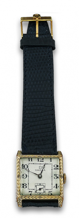 677.  Reloj OMEGA Art-Decó chapado en oro.