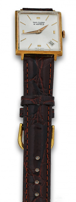 680.  Reloj Van Cleef and Arples cuadrado años 50 chapado en oro.