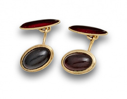 846.  Gemelos KREMENTZ años 40 con  cabujones ovales de resina roja.