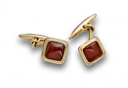 847.  Gemelos KREMENTZ años 40 con cuadrados de resina color café.