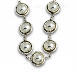 814.  Collar TIFFANY and CO estilo Art-Decó con esferas en plata en el centro de aros articulados.