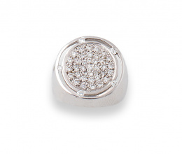 639.  Sortija con círculo de pavé de brillantes rodeado por 5 chatones. En oro blanco de 18K.