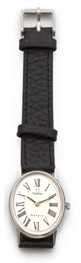 791.  Reloj OMEGA ovalado en acero.