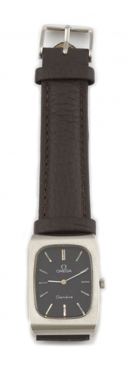 672.  Reloj OMEGA años 40-50 en acero.