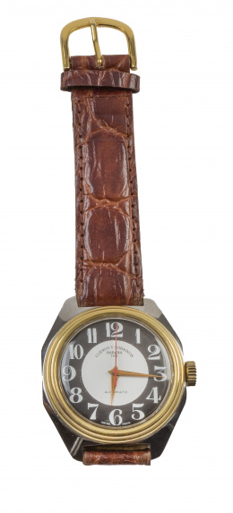 814.  Reloj CUERVO Y SOBRINOS años 50 en acero y marco en metal dorado