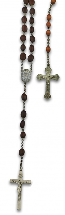 531.  Dos rosarios de pps s XX con semillas ,plata y metal. Uno con cuatro medallas.