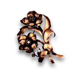20.  Broche floral catalán c 1920 en plata con vistas doradas.