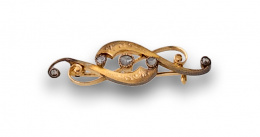 583.  Broches XIX a modo de clave de sol de 18K oro y diamantes.