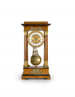 1314.  Jean-Antoine Lepine (1720-1814). Reloj de pórtico Imperio en madera de raíz y bronce cincelado y dorado.Francia, ff. del S. XVIII - pp. del S. XIX