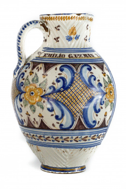 880.  Jarro de cerámica esmaltada en azul, manganeso y ocre, con la Virgen del Prado en cartela y leyenda: “Emilio Guzmán Blazquez año 1883..