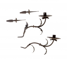 593.  Pareja de clavos de hierro con forma de piña.Trabajo español, S. XVII.