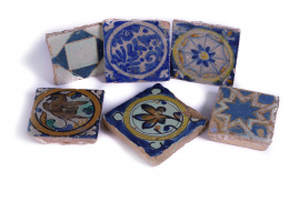 463.  Lote de seis olambrillas de cerámica esmaltada de diferentes decoraciones, dos de cuerda seca.Triana, S. XVIII.