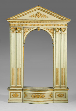 1290.  Templete arquitectónico Carlos IV para imagen en madera tallada, dorada y policromada.Trabajo español, pp. S. XIX..