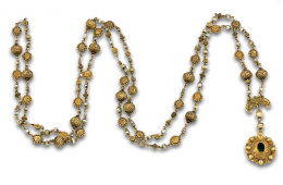 1.  Collar italiano ,primera mitad del S. XVIII en oro de 14K y aljófares de perlas. 