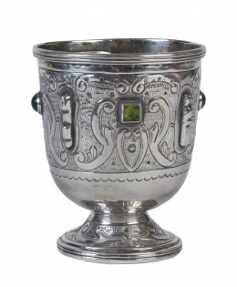 535.  Copa de plata y piedras aplicadas, la decoración a la manera del S. XVII.S. XX