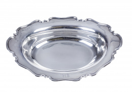 1088.  Bandeja de plata, de escotaduras. Con maras. Sheffiled, Inglaterra, 1896.