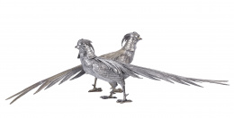 1070.  Dos faisanes en plata decorativos, S. XX. 