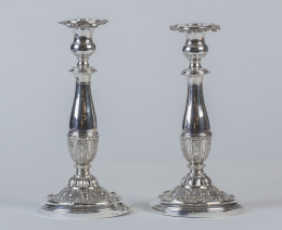 529.  Pareja de candeleros de plata en su color. Con marcas.Fch, Carreras, Barcelona, primera mitad del S. XIX