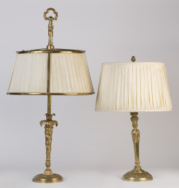 939.  Dos candeleros de bronce adaptados a lámpara.Francia, pp. del S. XX.