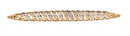 45.  Broche barra de brillantes en bandas en forma "S" que alternan oro blanco y amarillo