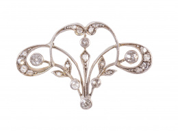 241.  Broche Art Nouveau con brillantes y diamantes en diseño de cintas entrelazadas