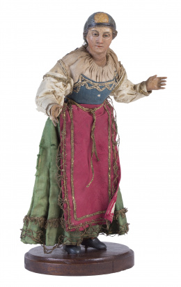 1027.  Figura femenina de belén en cerámica y estopa, con vestimentas en raso de seda y aplicaciones.Trabajo napolitano, S. XVIII - XIX.