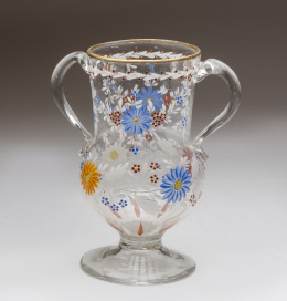 1026.  Compotera de cristal traslúcido esmaltada con flores.La Granja, S. XIX.