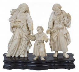 511.  Sagrada Familia, en marfil tallado.Trabajo indo-portugués, S. XVIII - XIX