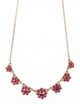 75.  Collar de pp. S. XX con siete flores de granates de tamaño creciente hacia el centro. 