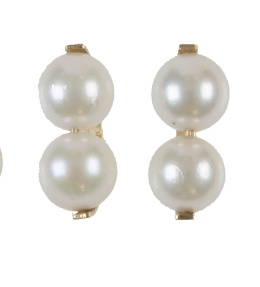 146.  Pendientes con dos perlas cultivadas ensartadas sobre base de arco en oro