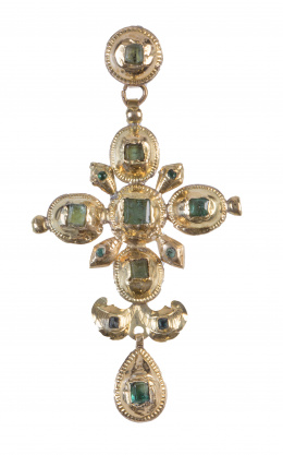 3.  Cruz colgante popular de esmeraldas de pp. S. XX con botón superior y perilla colgante