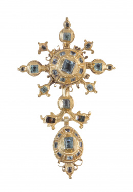 1.  Cruz colgante popular de esmeraldas  S. XVIII-XIX con perilla y trébol colgantes 