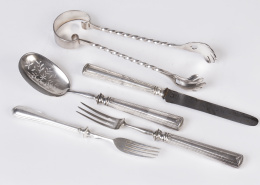 573.  Cuatro cubiertos para merienda en plateado.Christofle, París, ff. del S. XIX - pp. del S. XX.