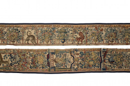 593.  Dos fragmentos de tapiz en lana y seda.Bruselas, S. XVII..
