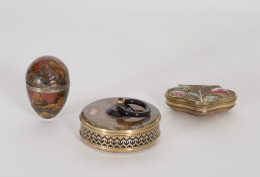 1140.  “Etui-neceser”, en esmalte de “Vernis Martin”  y plata.Trabajo francés, segunda mitad del S. XVIII..