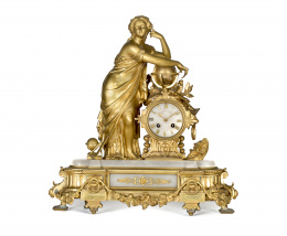 650.  Reloj de sobremesa en bronce dorado y alabastro. Francia, mediados del S. XIX.