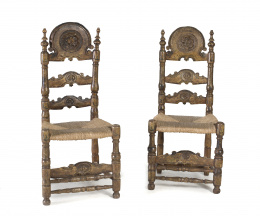 625.  Pareja de sillas en madera torneada, policromada y dorada con asiento de enea.Mallorca, S. XVIII.