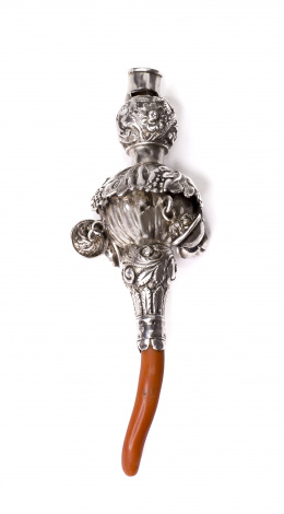 500.  Silbato de niño con sonajero Guillermo IV de plata en su color y coral.Birmingham, Inglaterra, Taylor and Perry , h. 1830..