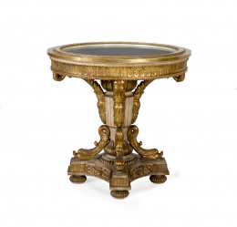 665.  Mesa - vitrina estilo Carlos IV en madera de haya tallada, policromada y dorada.S. XX.