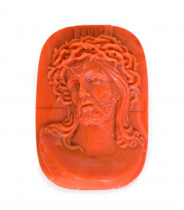 1201.  “Cristo con corona de Espinas”Placa de coral tallado.